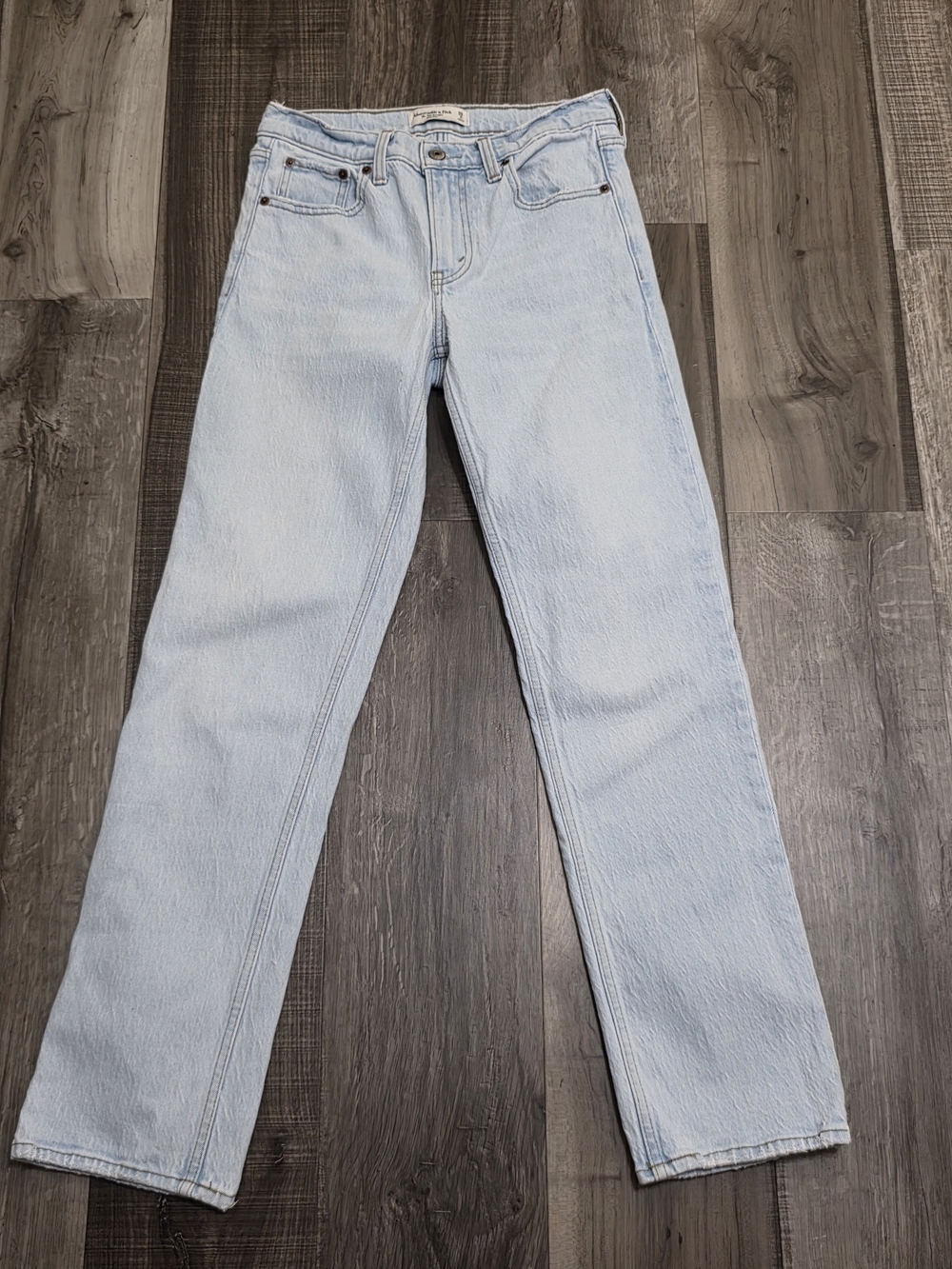 Abercrombie & Fitch 90's Straight-Leg Mid Rise Jeans